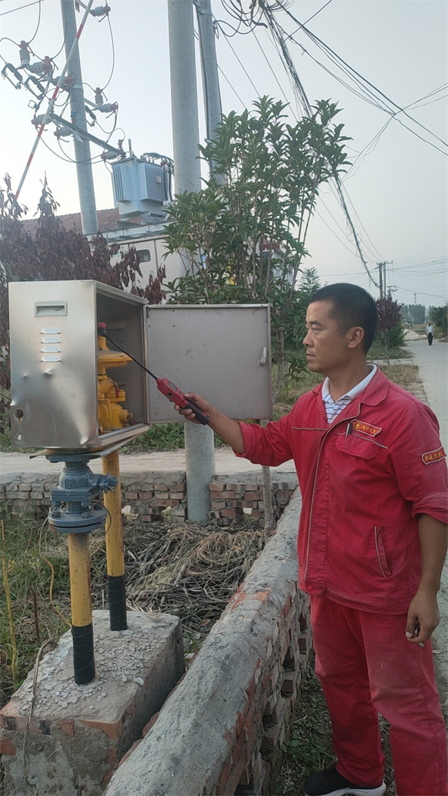 郸城公司运营人员开展安全隐患大排查 (1).jpg