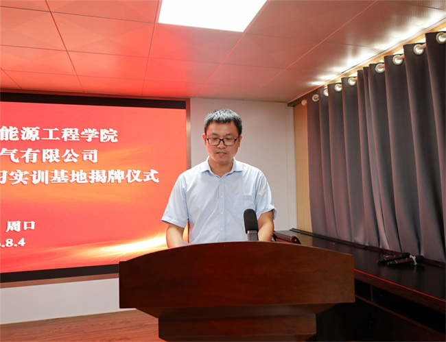 1786173160978376.jpg 刘亚坤.jpg